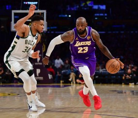 开云体育入口-啃老你还嫌弃他？77送三罚&amp;6犯&amp;25投24分 老詹选择合理其实燃尽了